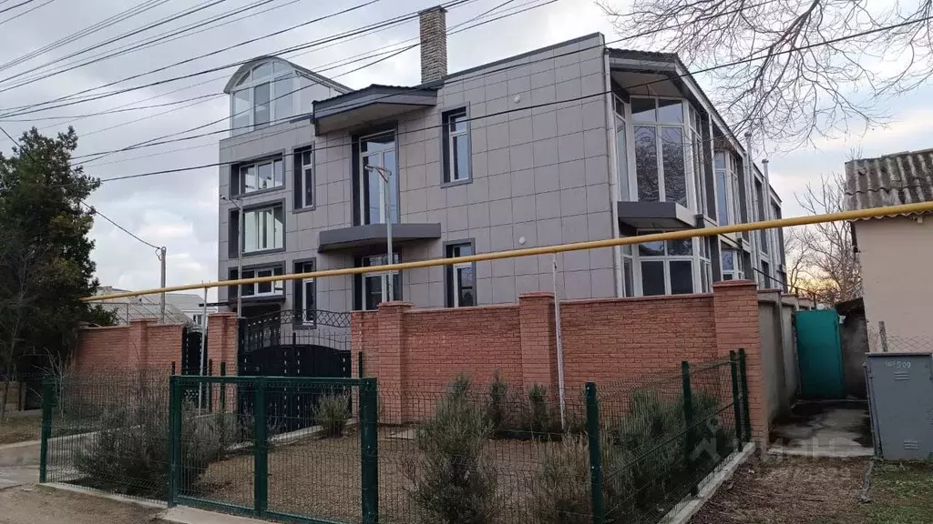 Дом в Крым, Черноморское пгт ул. Агафонова, 36 (911 м) - Фото 1