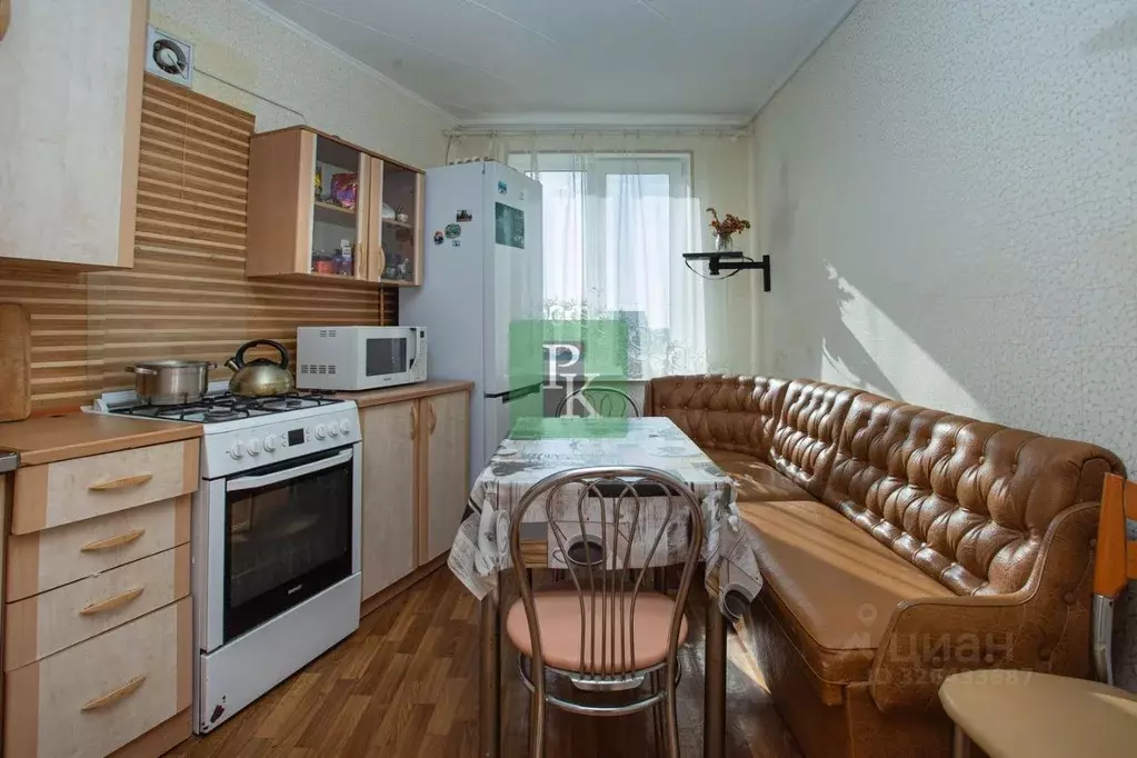 2-к кв. Крым, Евпатория городской округ, Мирный пгт ул. Сырникова ... - Фото 1