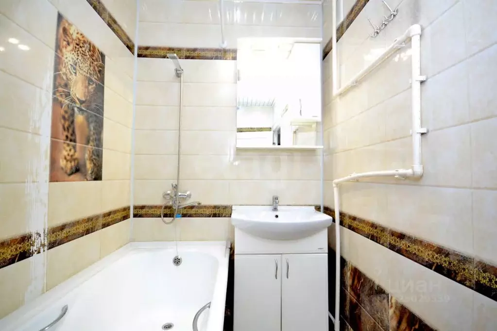 2-к кв. Саха (Якутия), Якутск 202-й мкр, 4 (46.6 м) - Фото 1