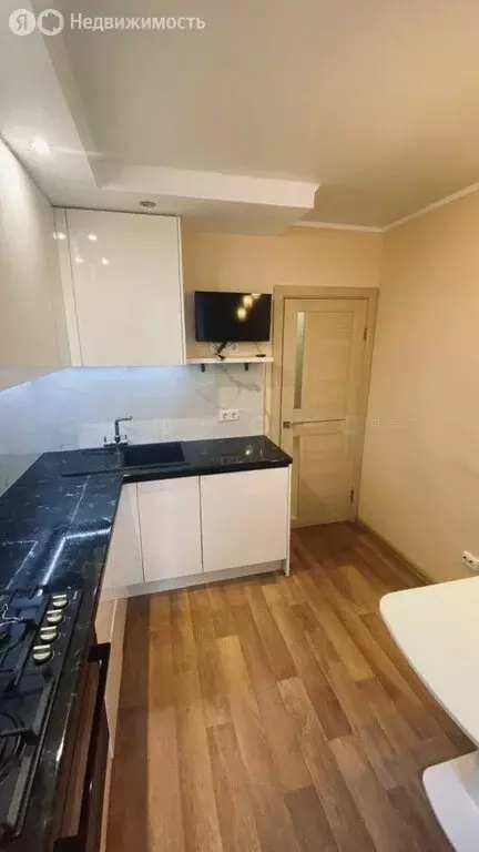 3-комнатная квартира: Казань, улица Хусаина Мавлютова, 46 (61.4 м) - Фото 0