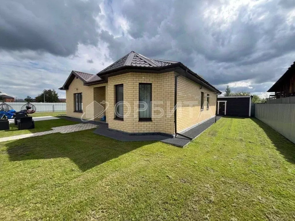 Дом в Тюменская область, Тюмень Казарово мкр, ул. Булата Сулейманова, ... - Фото 1