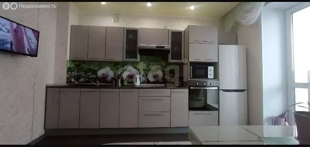 2-комнатная квартира: Омск, проспект Комарова, 16 (61 м) - Фото 1