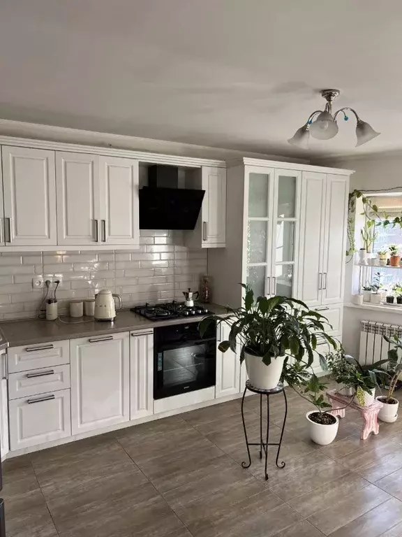 3-к кв. Астраханская область, Астрахань ул. Хлебникова, 9 (127.0 м) - Фото 1