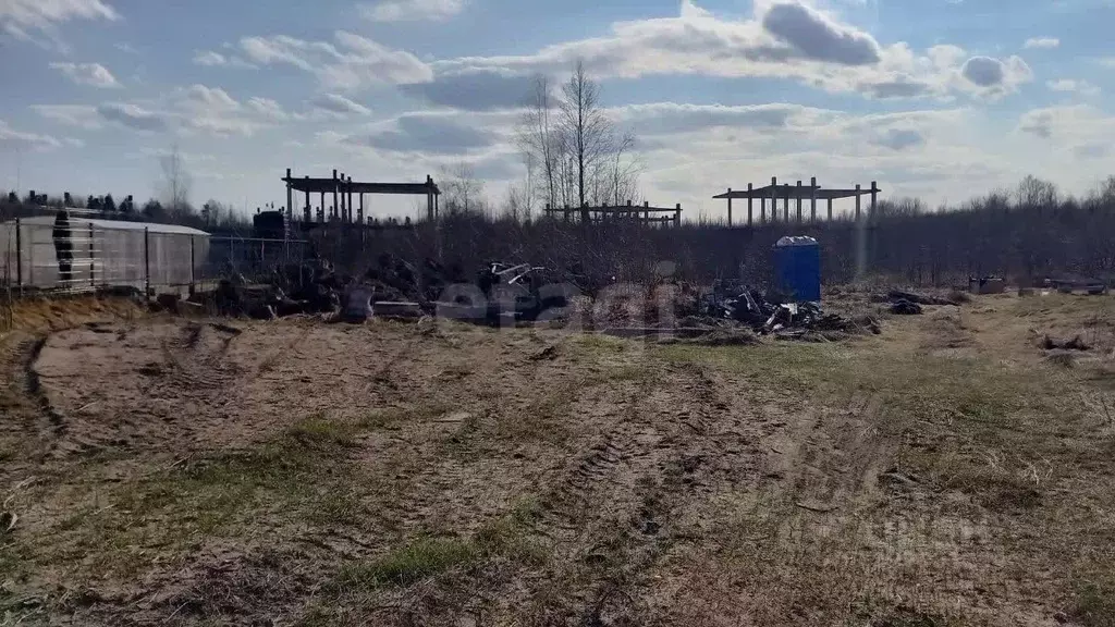 Участок в Ленинградская область, Шлиссельбург Кировский район, ул. ... - Фото 1