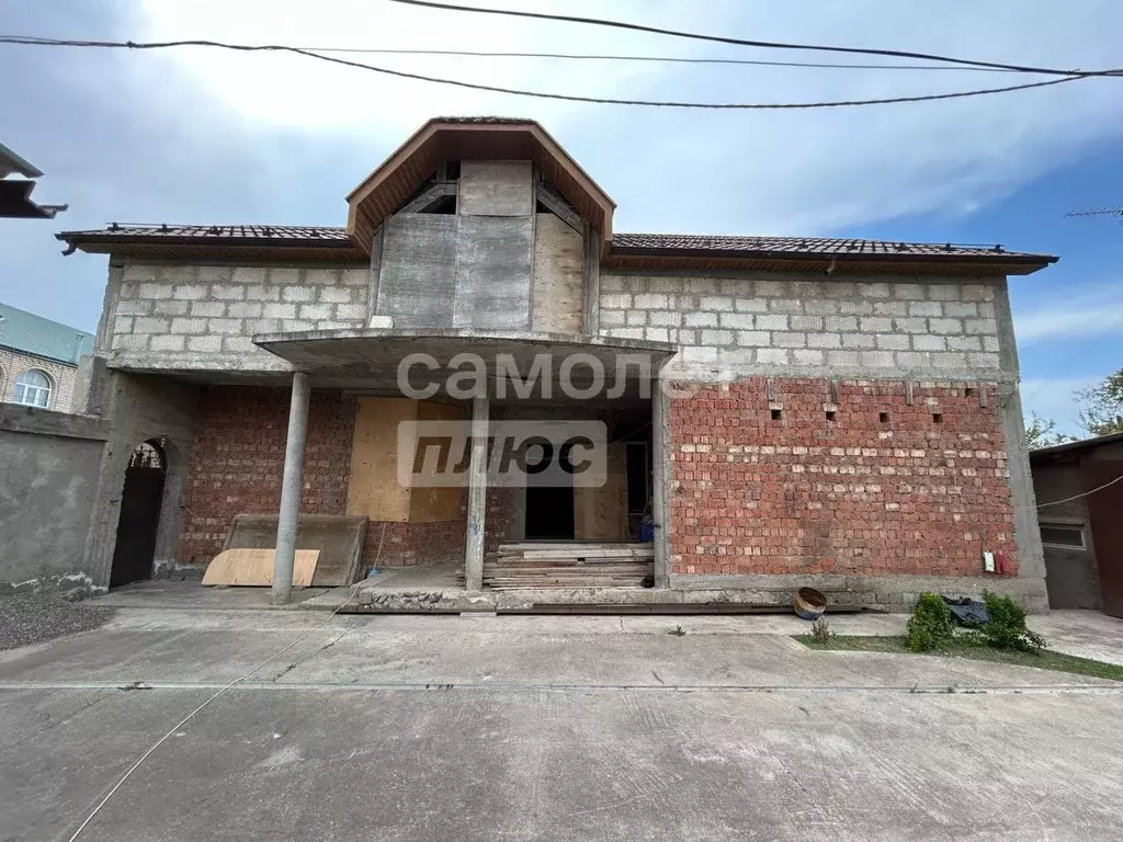 Дом в Дагестан, Кизилюрт ул. Тахо-Годи, 13 (300 м) - Фото 0