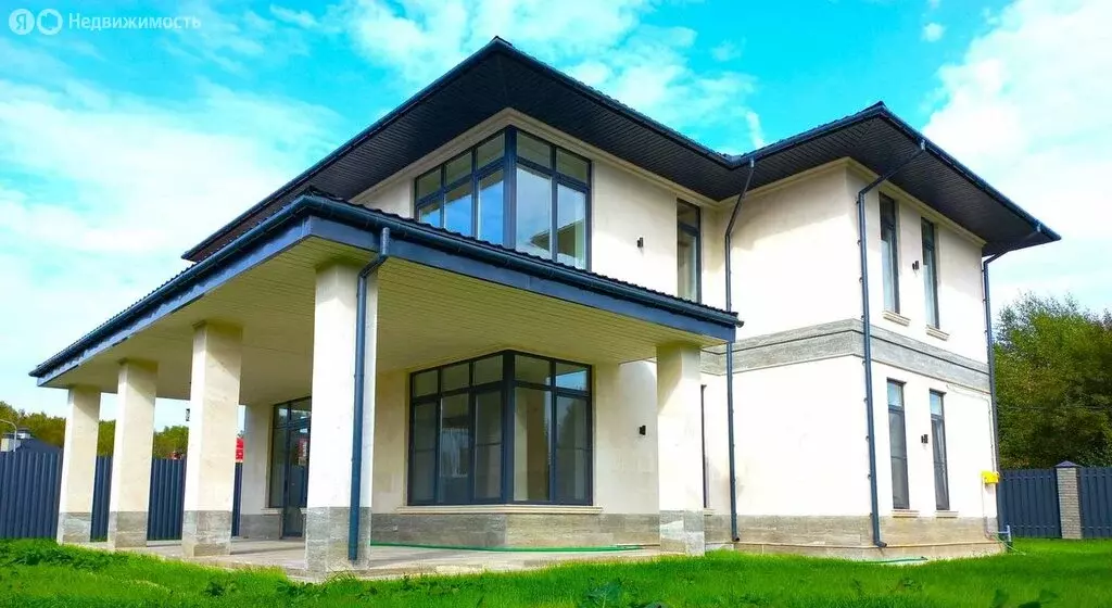 Дом в посёлок Берёзовый, Новотитаровская улица, 1 (220 м) - Фото 1