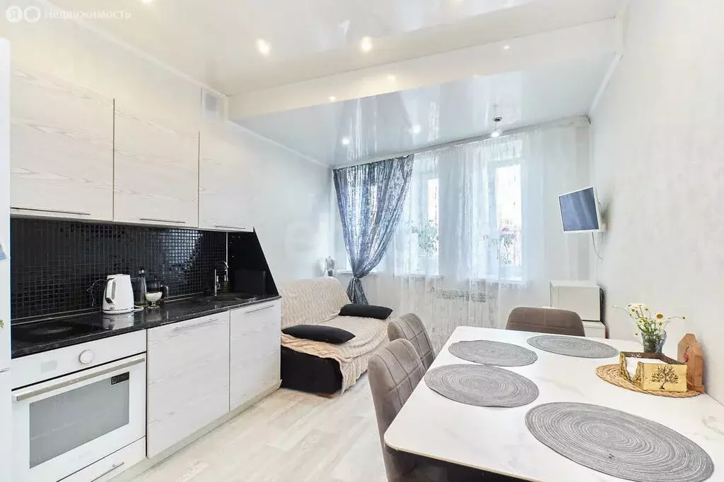 2-комнатная квартира: Тюмень, Паровозная улица, 9 (54.4 м) - Фото 1
