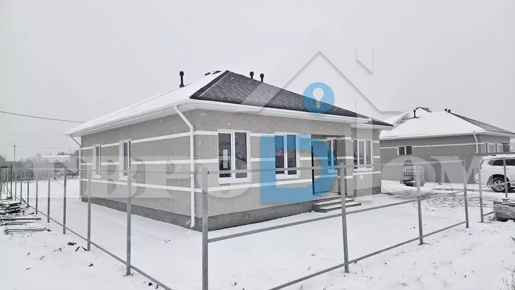 Дом в Омская область, Омский район, Магистральное с/пос, Деревня ... - Фото 1