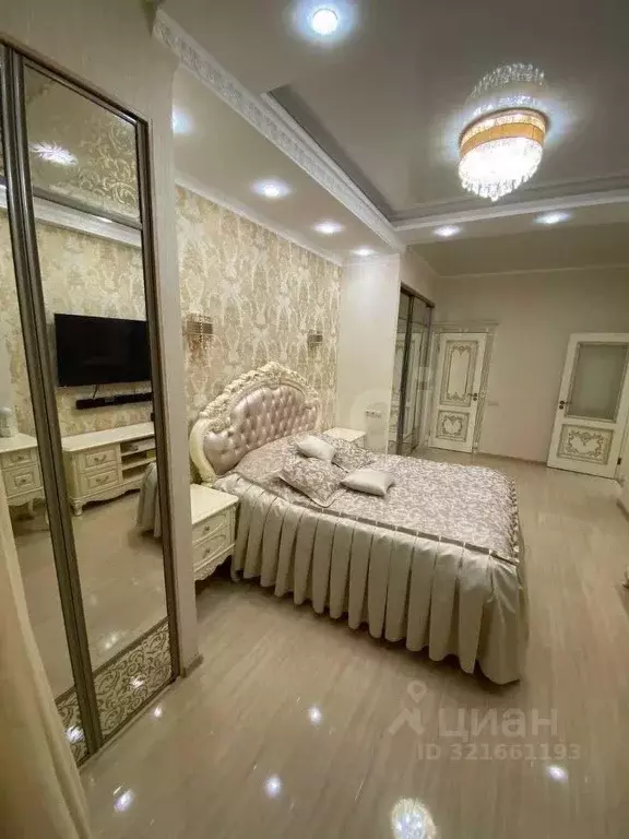 3-к кв. Тюменская область, Тюмень ул. Малыгина, 90 (130.0 м) - Фото 0