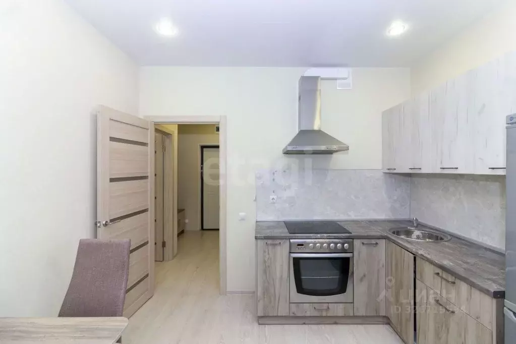 1-к кв. Тюменская область, Тюмень ул. Фармана Салманова, 26к2 (33.0 м) - Фото 1