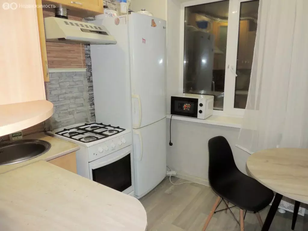 2-комнатная квартира: Тюмень, улица Парфёнова, 18 (44.2 м) - Фото 2