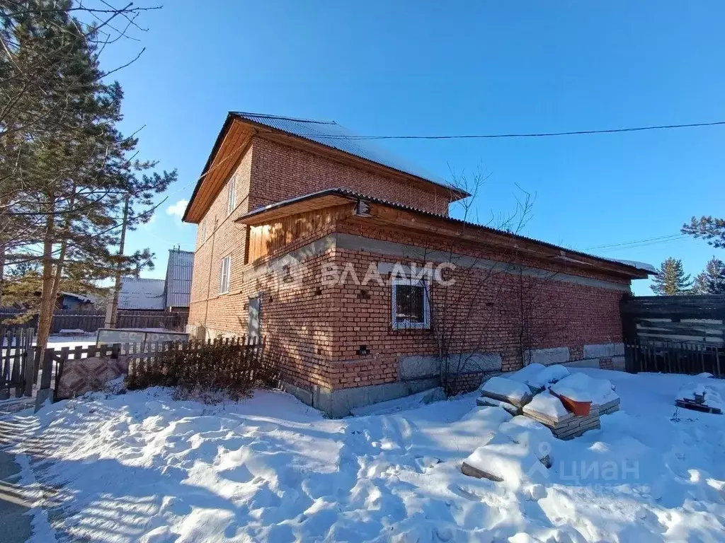 Дом в Бурятия, Улан-Удэ Тепличный мкр, 20-й кв-л,  (300 м) - Фото 1