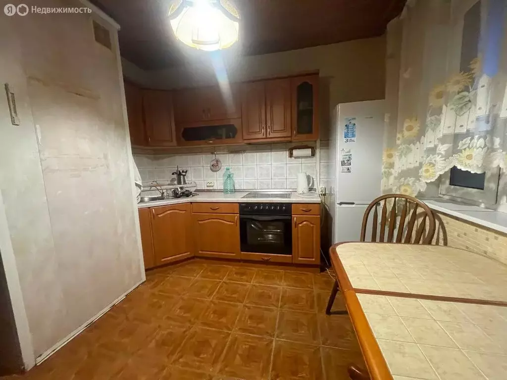 3-комнатная квартира: посёлок городского типа Октябрьский, микрорайон ... - Фото 1