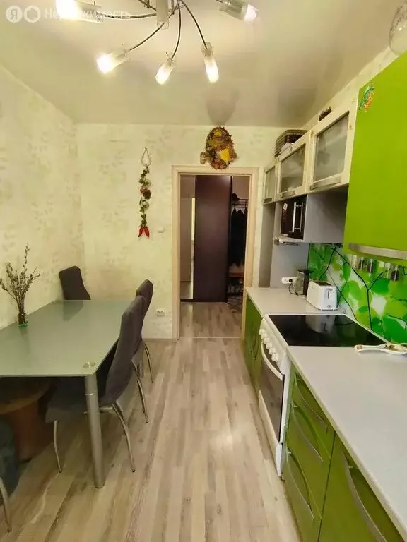 4-комнатная квартира: Томск, улица Суворова, 3 (62 м) - Фото 0