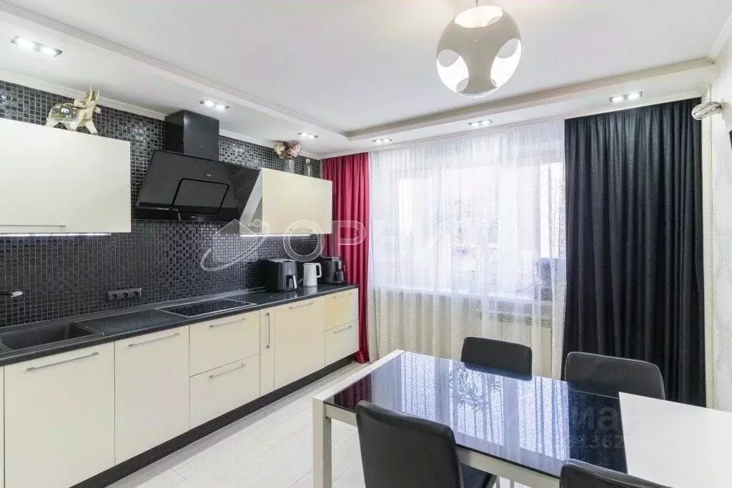 3-к кв. Тюменская область, Тюмень ул. Пермякова, 76к2 (90.0 м) - Фото 1