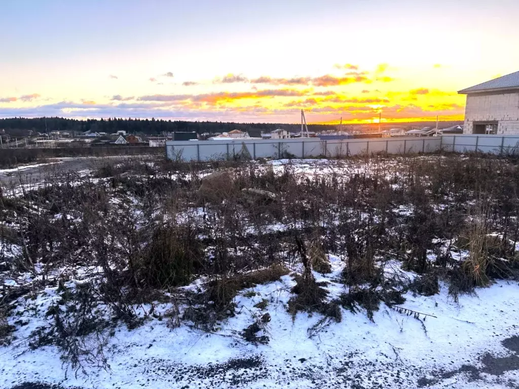 Участок в Московская область, Истра муниципальный округ, д. Лужки ул. ... - Фото 1