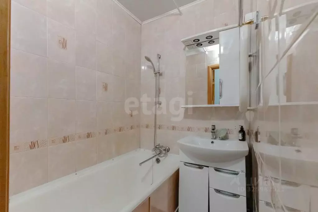 3-к кв. Свердловская область, Екатеринбург ул. Металлургов, 18А (57.8 ... - Фото 1