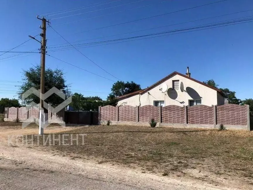 Дом в Крым, Черноморский район, Межводненское с/пос, с. Новоульяновка ... - Фото 1