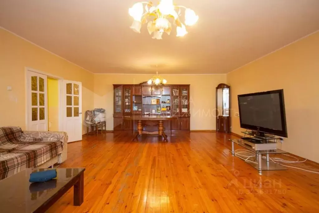 3-к кв. Тюменская область, Тюмень Даудельная ул., 4 (180.0 м) - Фото 1