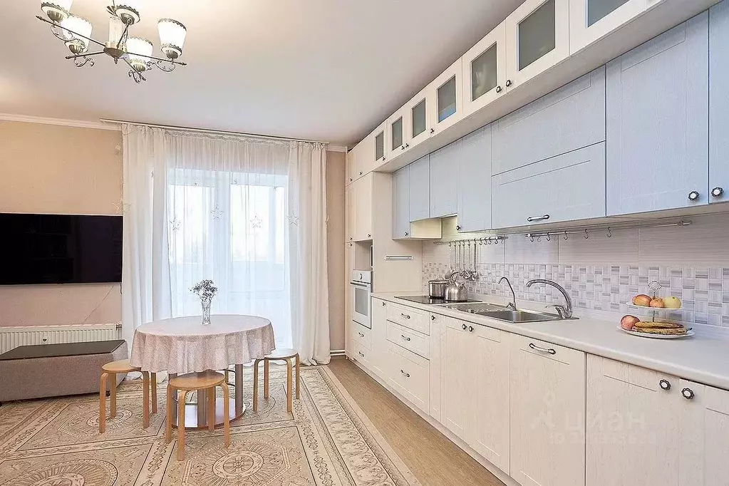 2-к кв. Тюменская область, Тюмень Институтская ул., 2А (84.2 м) - Фото 2