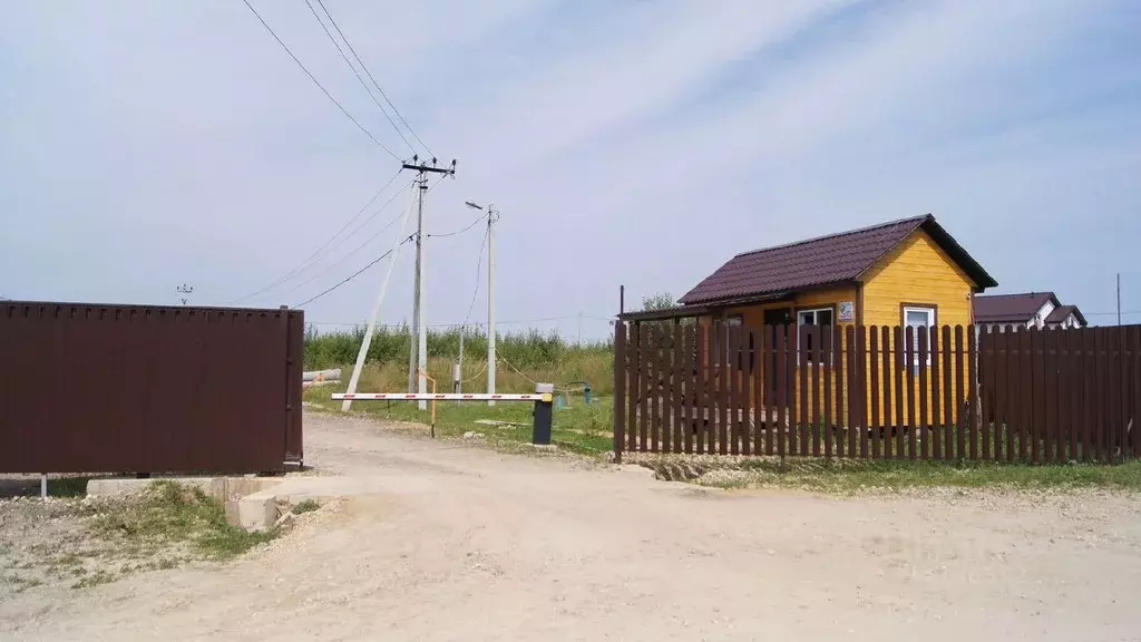 Участок в Московская область, Можайский муниципальный округ, д. ... - Фото 0