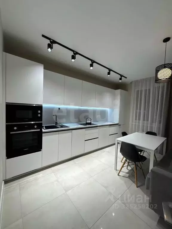 2-к кв. Крым, Симферопольский район, с. Мирное ул. Крымской Весны ... - Фото 1