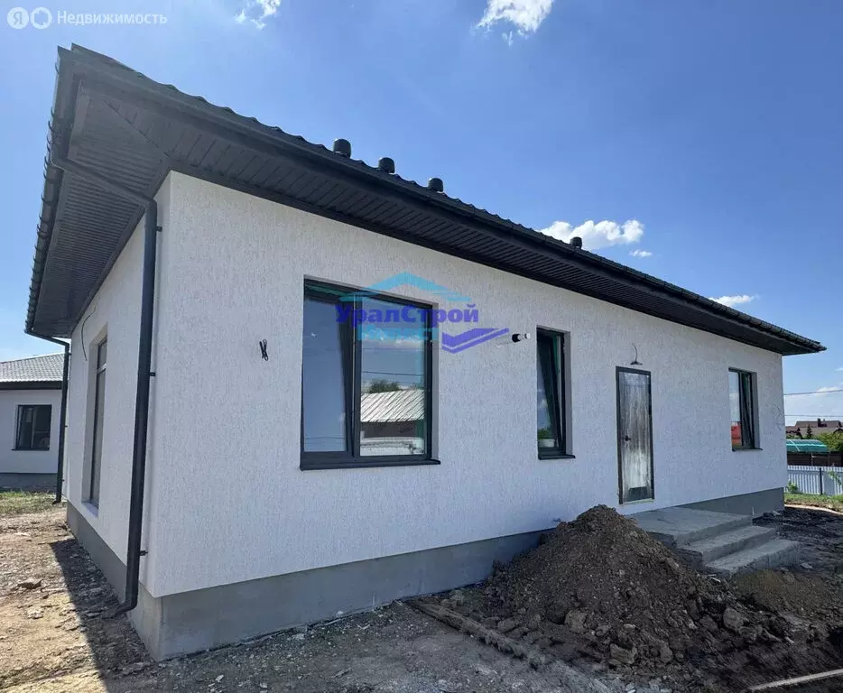 Дом в Октябрьский, улица Кирова, 11 (100 м) - Фото 1