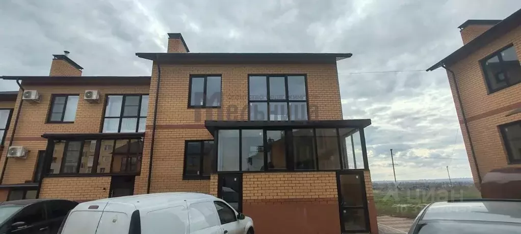 Дом в Волгоградская область, Волжский Набережная ул., 10А/6 (280 м) - Фото 0