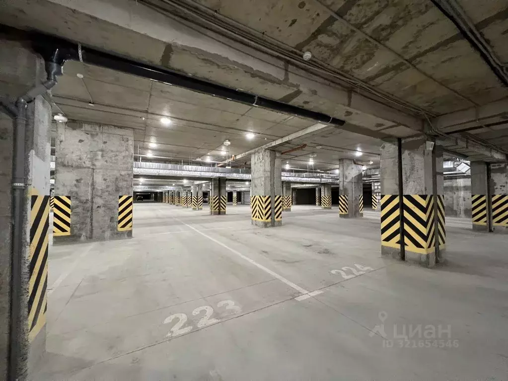 Гараж в Крым, Симферопольский район, Мирновское с/пос Парковые ... - Фото 2