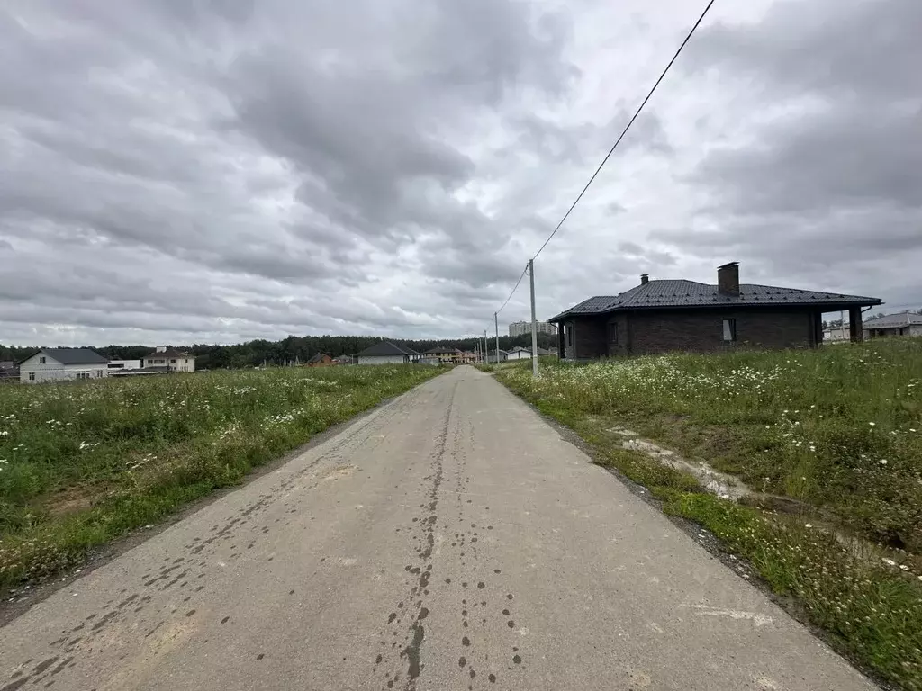Участок в Московская область, Серпухов городской округ, д. Большое ... - Фото 1
