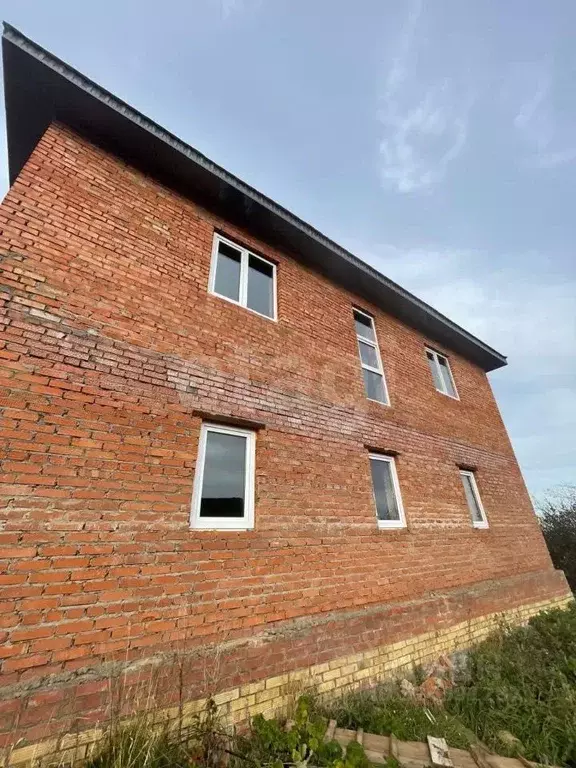 Дом в Башкортостан, Уфимский район, Таптыковский сельсовет, с. ... - Фото 1