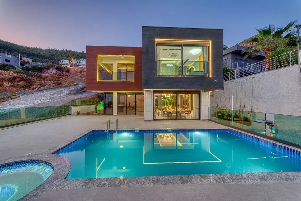 Дом в Краснодарский край, Сочи Курортный просп., 95/13 (300 м) - Фото 1