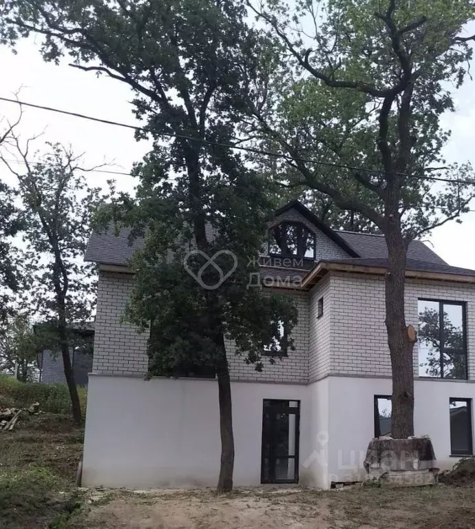 Дом в Волгоградская область, Волгоград ул. Джамбула Джабаева (210 м) - Фото 0