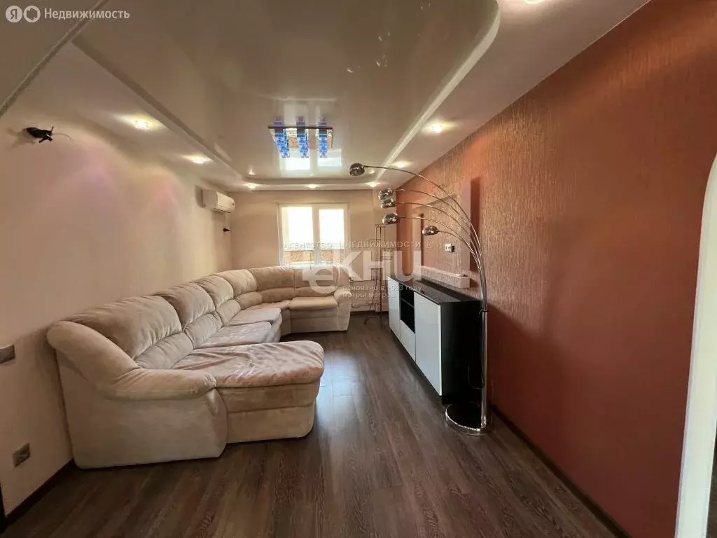 3-комнатная квартира: Нижний Новгород, улица Космонавта Комарова, 2к1 ... - Фото 2