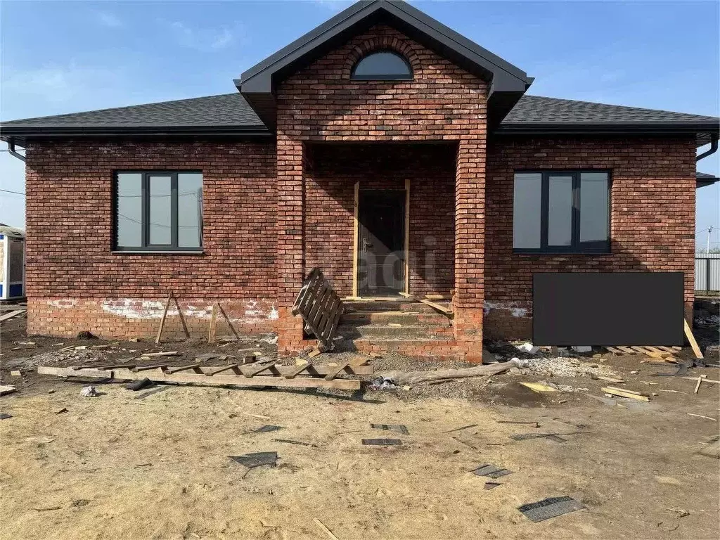 Дом в Ростовская область, Неклиновский район, с. Новобессергеневка ул. ... - Фото 1