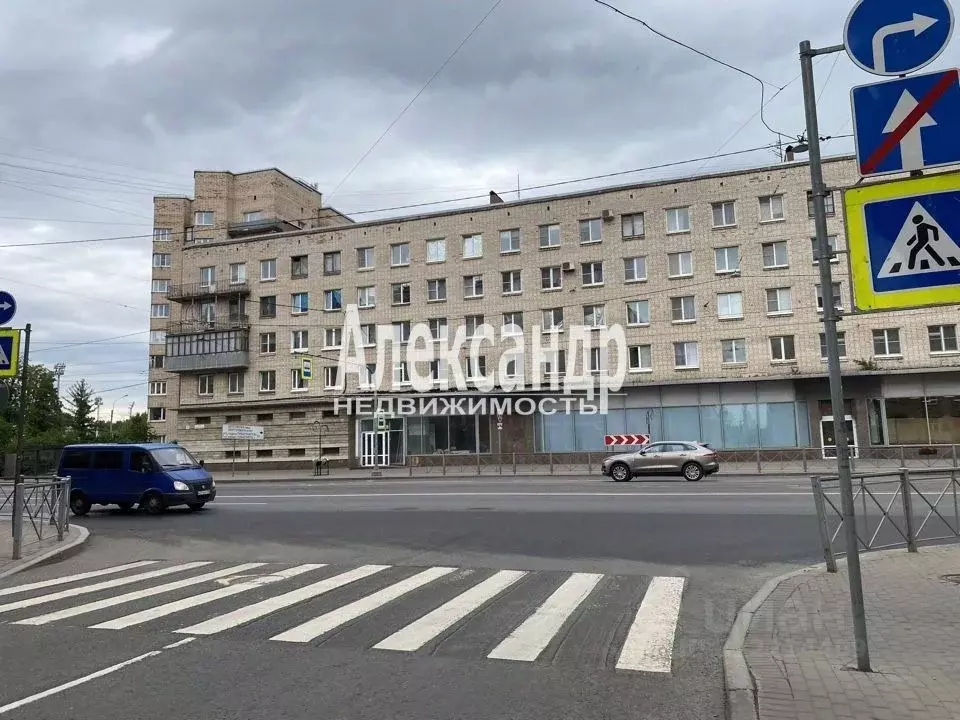 Торговая площадь в Санкт-Петербург Среднеохтинский просп., 5 (594 м) - Фото 1