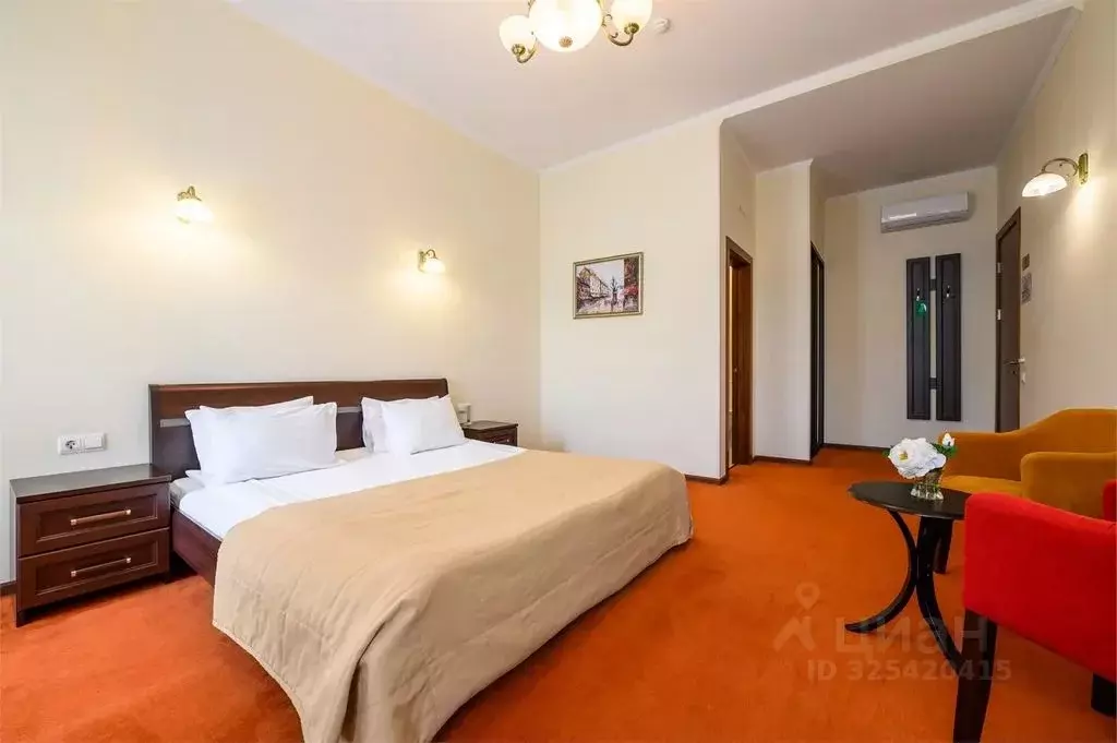 Комната Санкт-Петербург наб. Реки Мойки, 82 - Фото 1