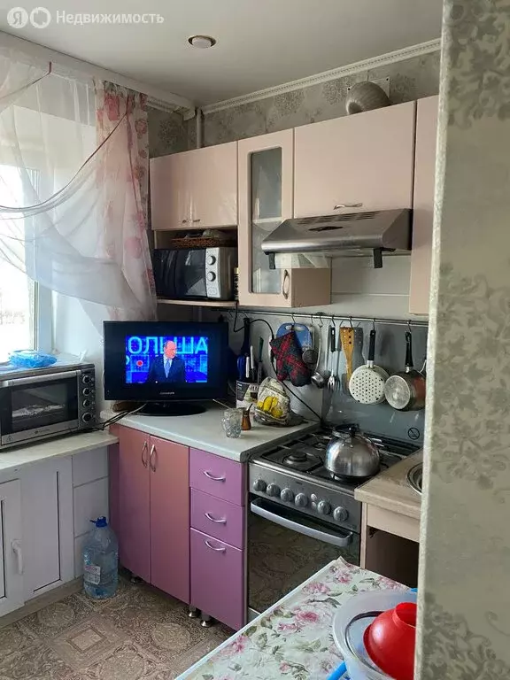 3-комнатная квартира: Октябрьский, 35-й микрорайон, 10 (59 м) - Фото 1