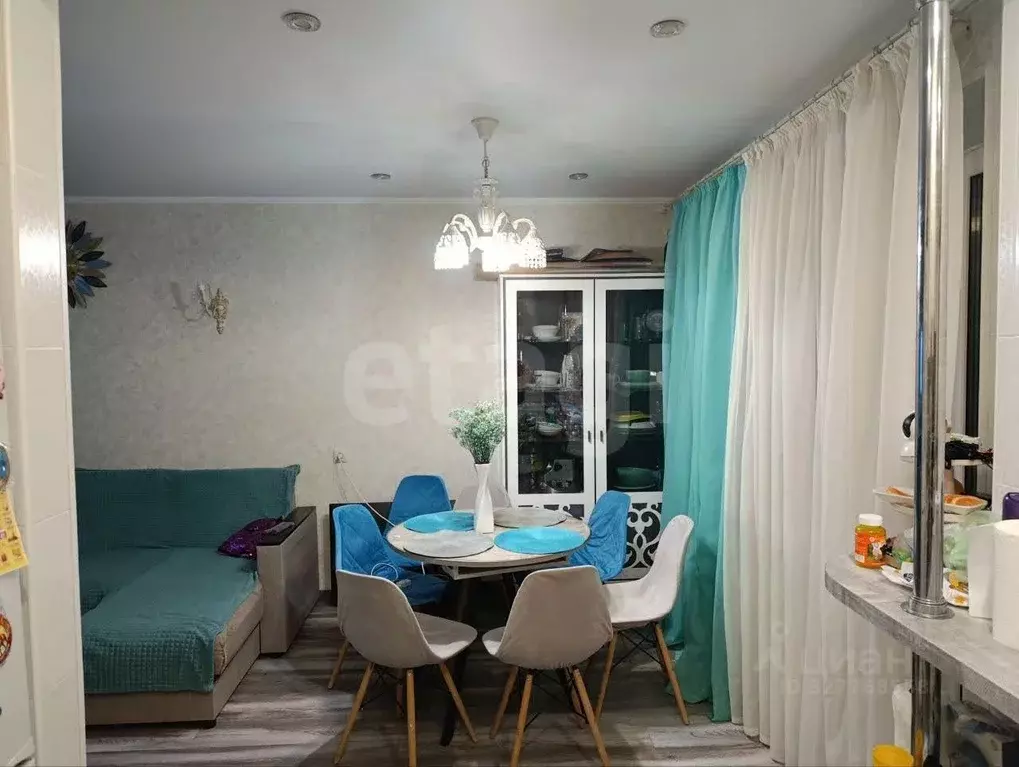 3-к кв. Белгородская область, Шебекино ул. 50 лет Октября, 6 (62.8 м) - Фото 1