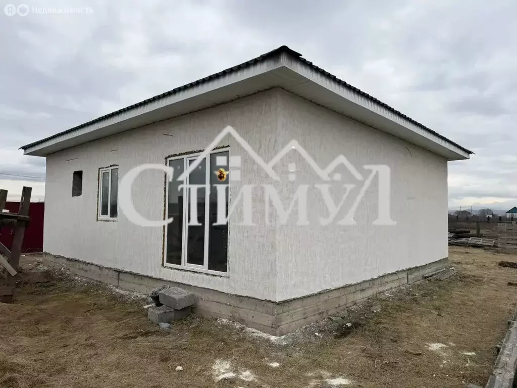 Дом в Усть-Абаканский район, посёлок Тепличный, улица Мира, 20 (100 м) - Фото 1