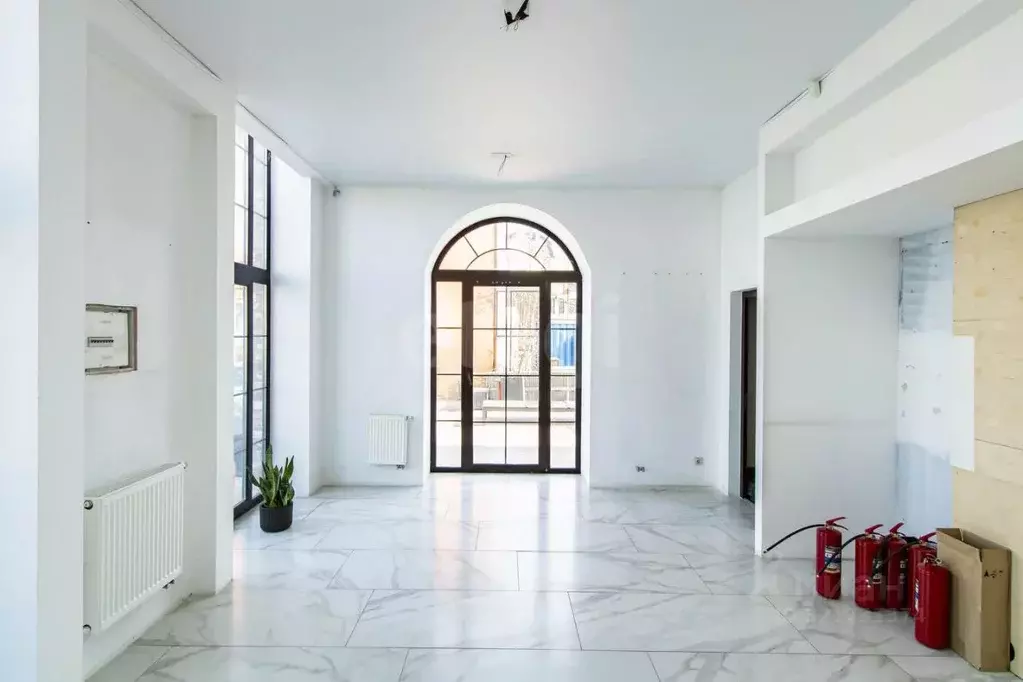 Помещение свободного назначения в Тюменская область, Тюмень ул. ... - Фото 1