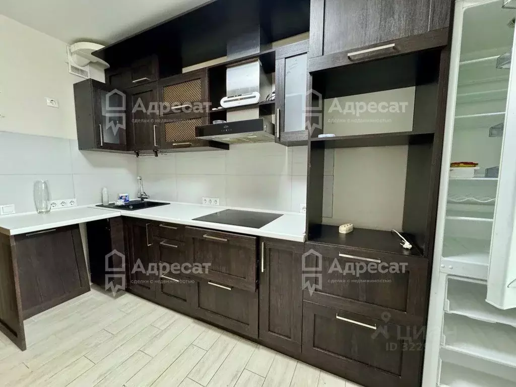 3-к кв. Волгоградская область, Волгоград ул. Ивановского, 6 (69.7 м) - Фото 1