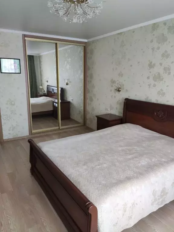 3-к кв. Омская область, Омск ул. Орловского, 8 (100.0 м) - Фото 1