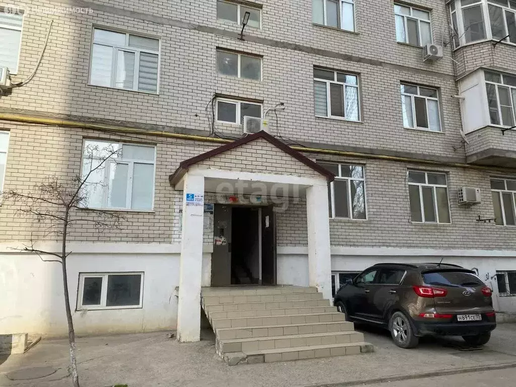 2-комнатная квартира: Каспийск, улица М. Халилова, 30А (70 м) - Фото 0