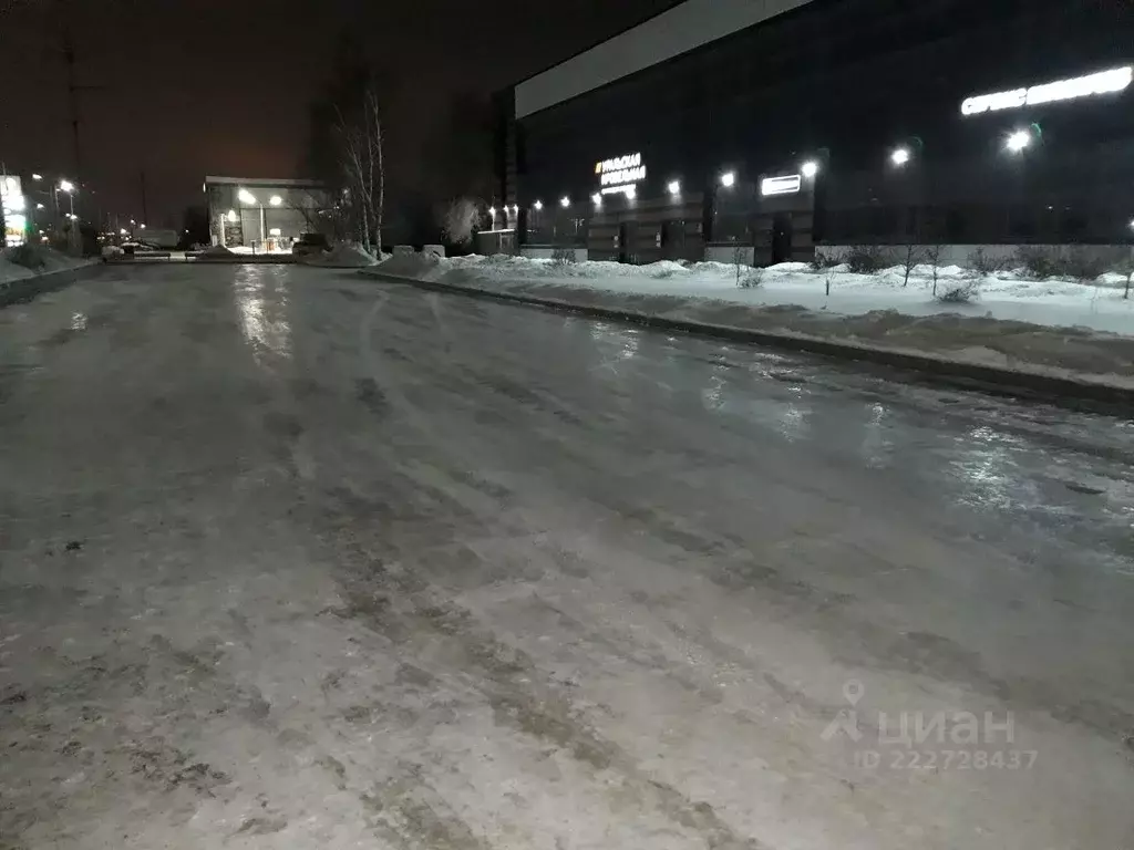 Торговая площадь в Тюменская область, Тюмень ул. 50 лет Октября, 213с4 ... - Фото 1