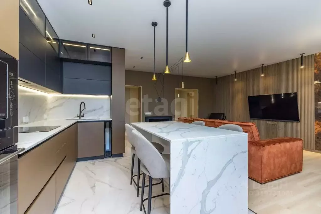 2-к кв. Ханты-Мансийский АО, Сургут ул. Чехова, 3 (94.2 м) - Фото 1