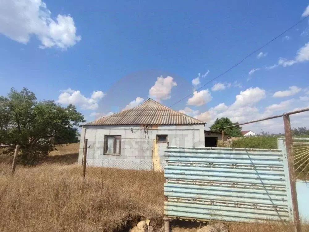 Дом в Крым, Сакский район, Геройское с/пос, с. Яркое ул. Нуман Челеби ... - Фото 2