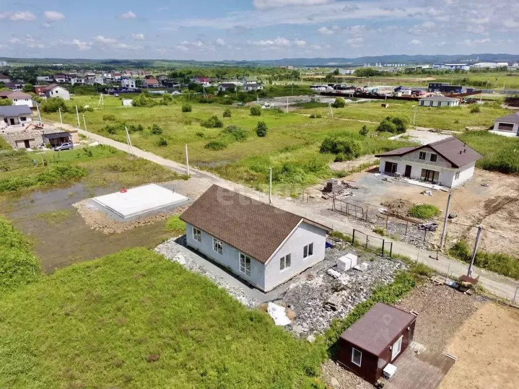 Дом в Приморский край, Надеждинский район, Де Фриз СТ ул. Осенняя (112 ... - Фото 1