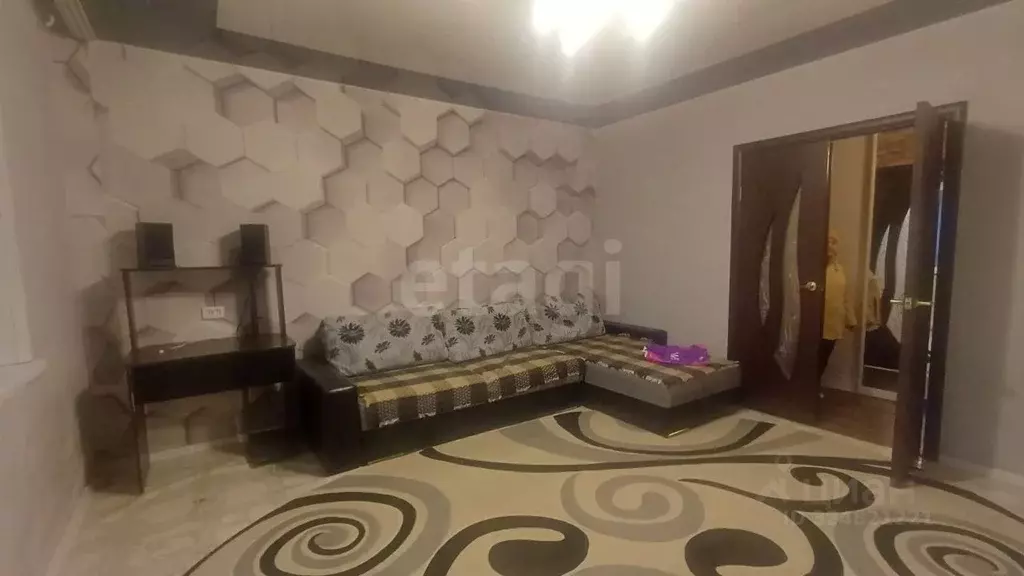 2-к кв. Челябинская область, Чебаркуль Октябрьская ул., 7В (52.2 м) - Фото 1