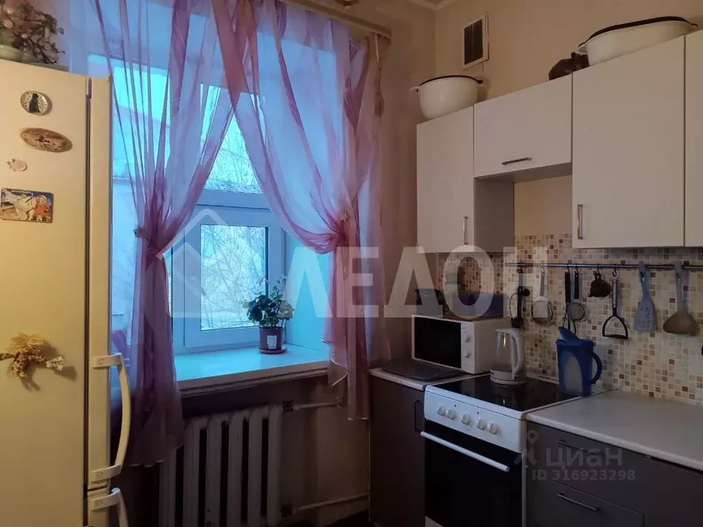 2-к кв. Омская область, Омск ул. Орджоникидзе, 279 (48.8 м) - Фото 0